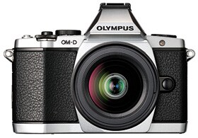 「OLYMPUS OM-D E-M5」 （シルバー） + 「M.ZUIKO DIGITAL ED 12-50mm F3.5-6.3 EZ」