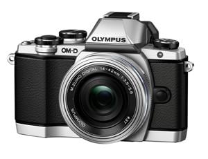 「OM-D E-M10」（シルバー）に 「M.ZUIKO DIGITAL ED 14-42mm F3.5-5.6 EZ」（シルバー）を付けたイメージ