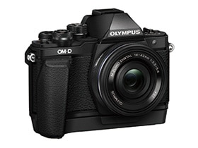 「OM-D E-M10 Mark II」（ブラック）+ 「M.ZUIKO DIGITAL ED 14-42mm F3.5-5.6 EZ」+ 外付けグリップ「ECG-3」