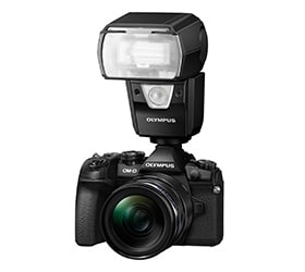 「FL-900R」装着イメージ「OM-D E-M1 MarkII」