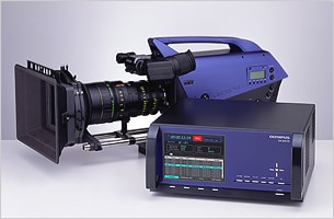 撮影で使われた、800万画素デジタル動画カメラ 「SH-880TM」（奥）とハードディスクレコーダー 「SH-880TR」