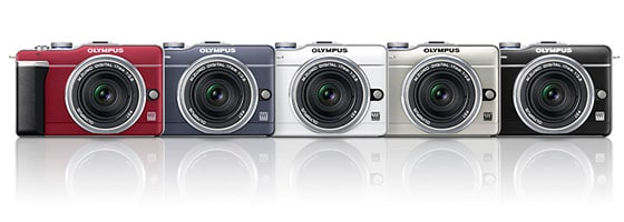 「OLYMPUS PEN Lite E-PL1 パンケーキキット」 5色バリエーション （左から、ルビーレッド/ブルーブラック/ホワイト/シャンパンゴールド/ブラック） ボディー＋「M.ZUIKO DIGITAL 17mm F2.8」 