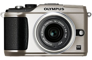 プレゼント賞品：「OLYMPUS PEN Lite E-PL2レンズキット」（シャンパンゴールド）