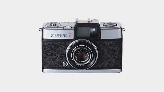 OLYMPUS　PEN ハーフサイズカメラ